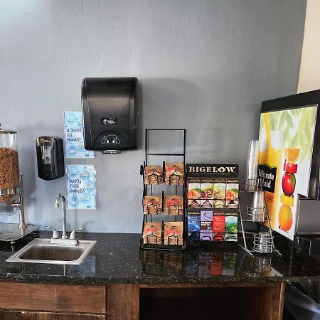 图森市中心红狮套房酒店 土桑 外观 照片